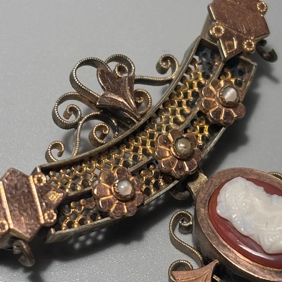 Elegant Victorian “Etruscan Revival” broach - Picture 3 of 10